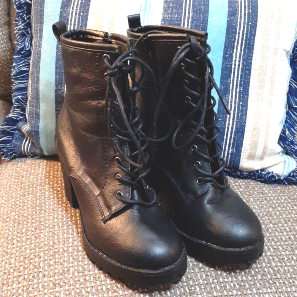Black Boots with Heel